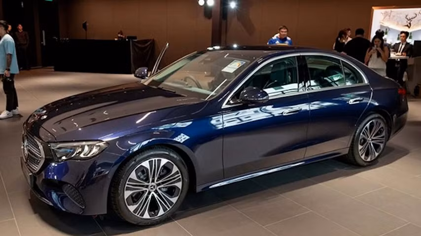 mercedes benz e class the he moi co mat tai singapore voi gia hon 7 ty dong hinh 1
