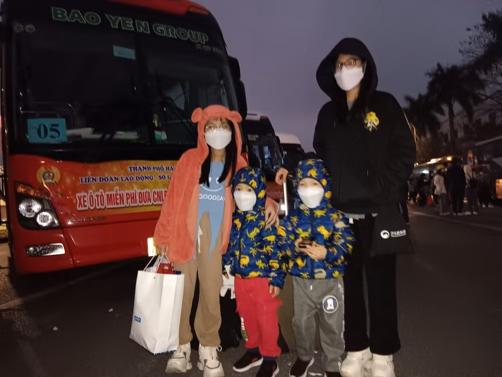 nhung chuyen xe am tinh cong doan dua cong nhan ve que don tet hinh 6
