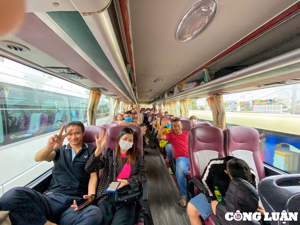 niem vui tren nhung chuyen xe 0 dong dua hang ngan cong nhan ve que an tet hinh 4