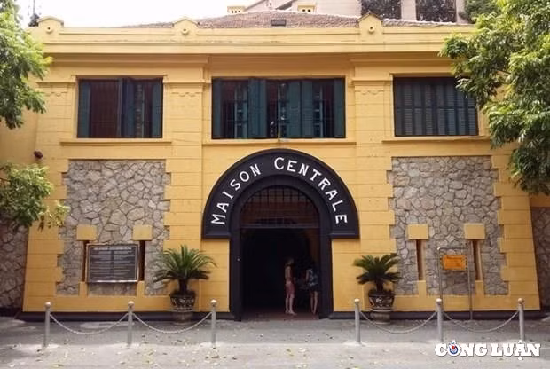 hoa lo bieu tuong lich su va nhung hoi uc chien tranh hinh 1