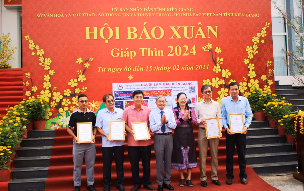 kien giang to chuc hoi bao xuan va khai truong trang thong tin dien tu nguoi lam bao kien giang hinh 2