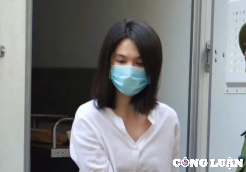 nguoi mau ngoc trinh hau toa hinh 2