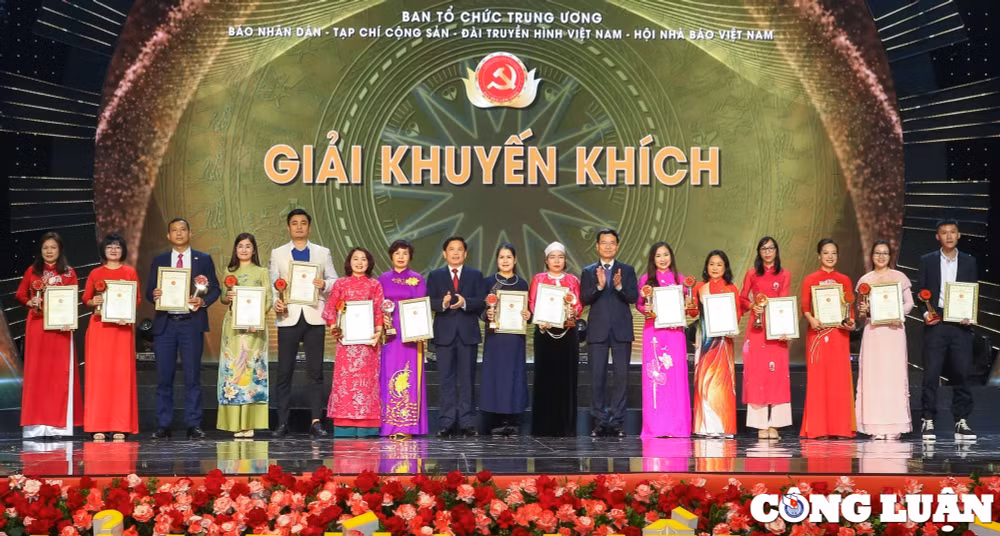 ton vinh tinh than sang tao tu duy chinh tri sac ben va trach nhiem xa hoi cua nguoi lam bao hinh 6
