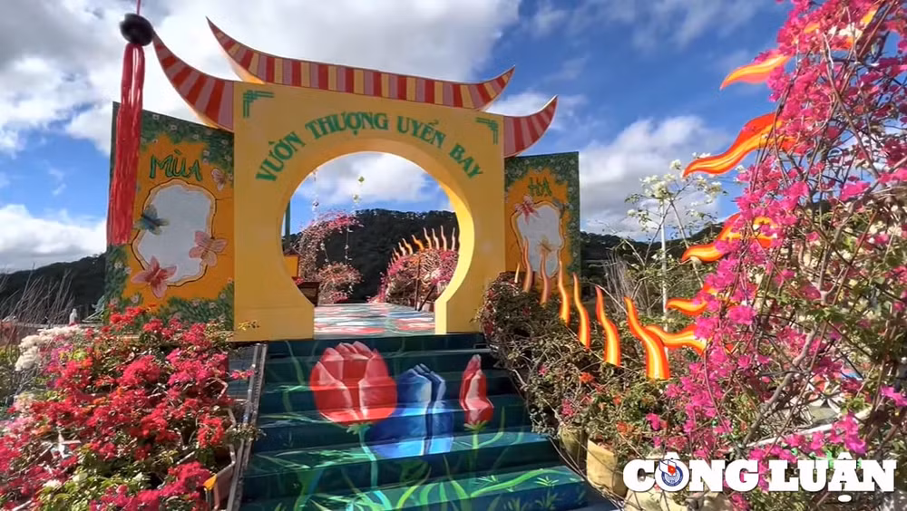 lac loi giua ngan hoa khoe sac tai vuon thuong uyen bay da lat hinh 1
