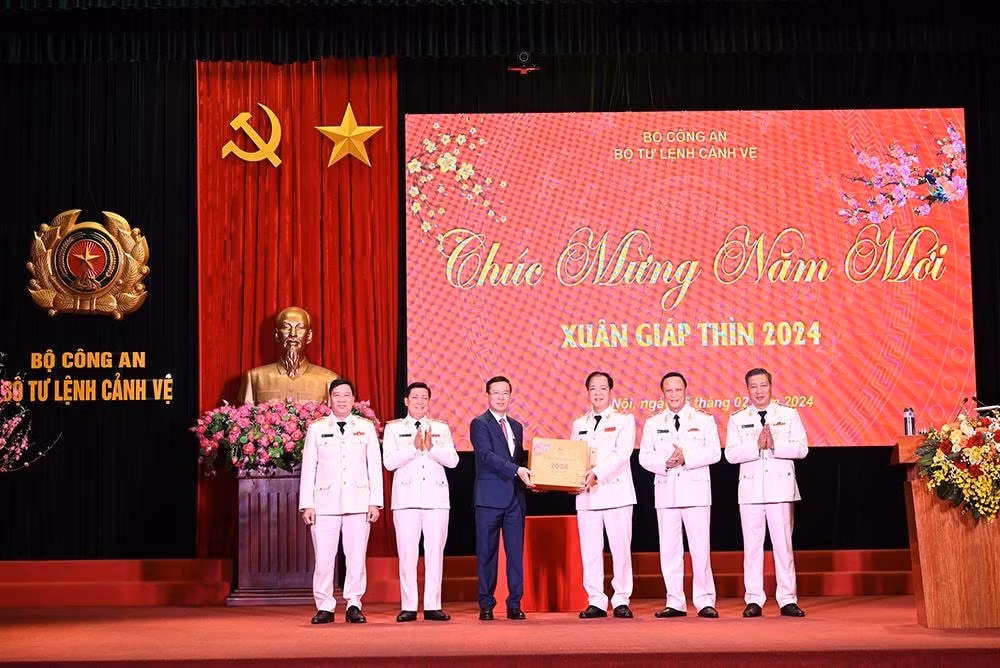 chu tich nuocvo van thuong tham kiem tra cong tac ung truc va chuc tet tai bo tu lenh canh ve hinh 2