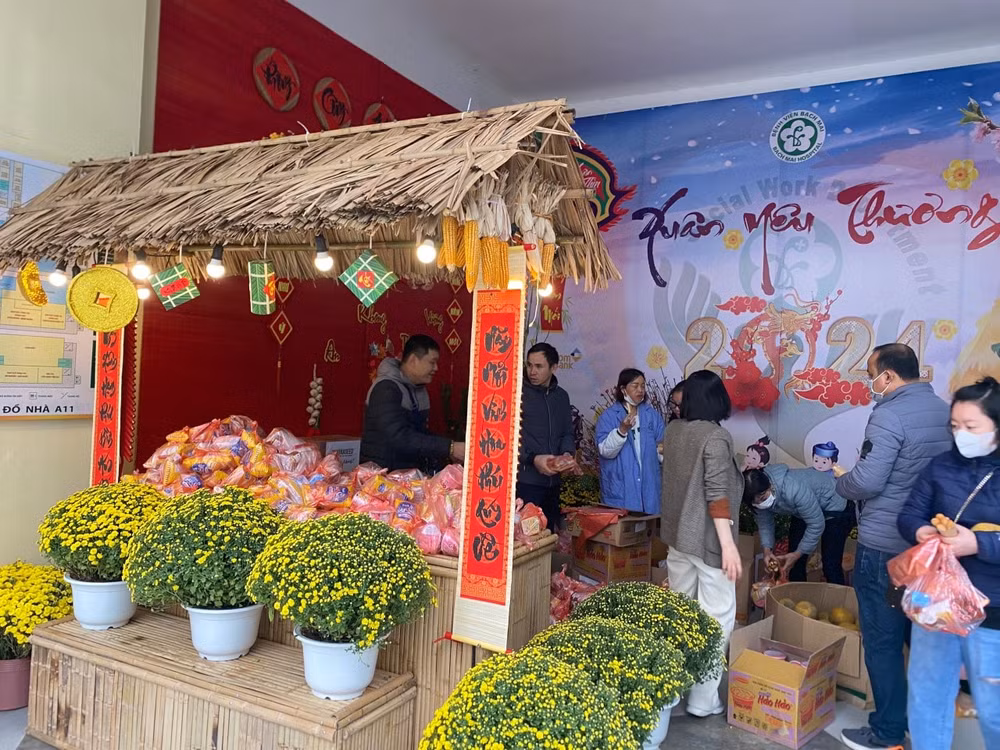 am ap nhung gian hang 0 dong chia se cung nguoi benh ngheo nhung ngay tet hinh 1