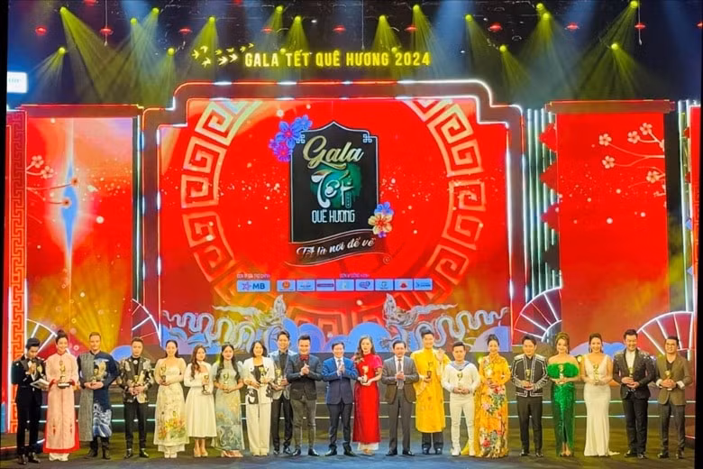 dao dien mai thanh tung gala tet que huong 2024 lan toa uoc vong ve mua doan vien hinh 4