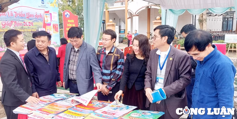 quang ninh khai mac hoi sach bao xuan tai huyen dam ha voi 100 an pham sach bao hinh 2