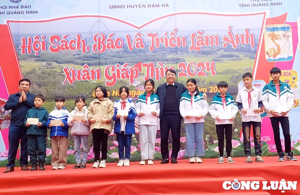 quang ninh khai mac hoi sach bao xuan tai huyen dam ha voi 100 an pham sach bao hinh 4