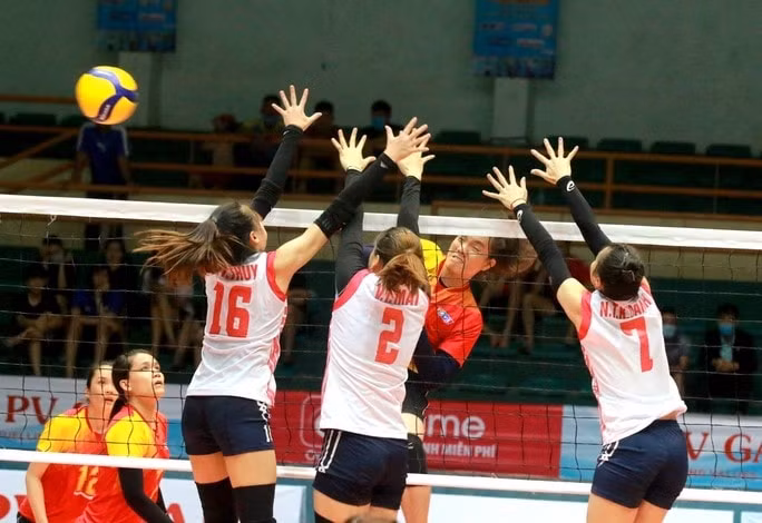 ninh binh 12 doi tranh tai tai giai bong chuyen cup hoa lu binh dien lan thu xviii hinh 1