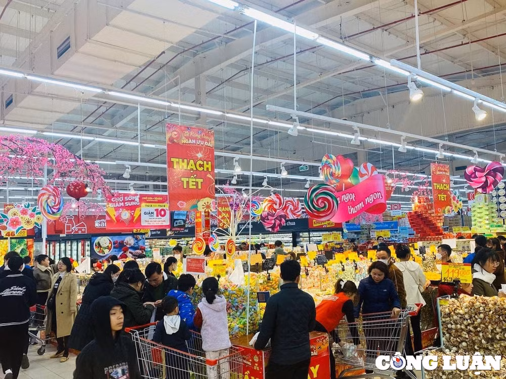 kinh te kho khan nhu cau tieu dung gan tet giam hinh 1