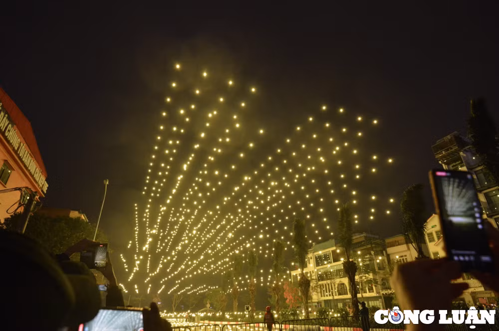 man trinh dien anh sang voi 2024 drone tren bau troi thu do ha noi hinh 2
