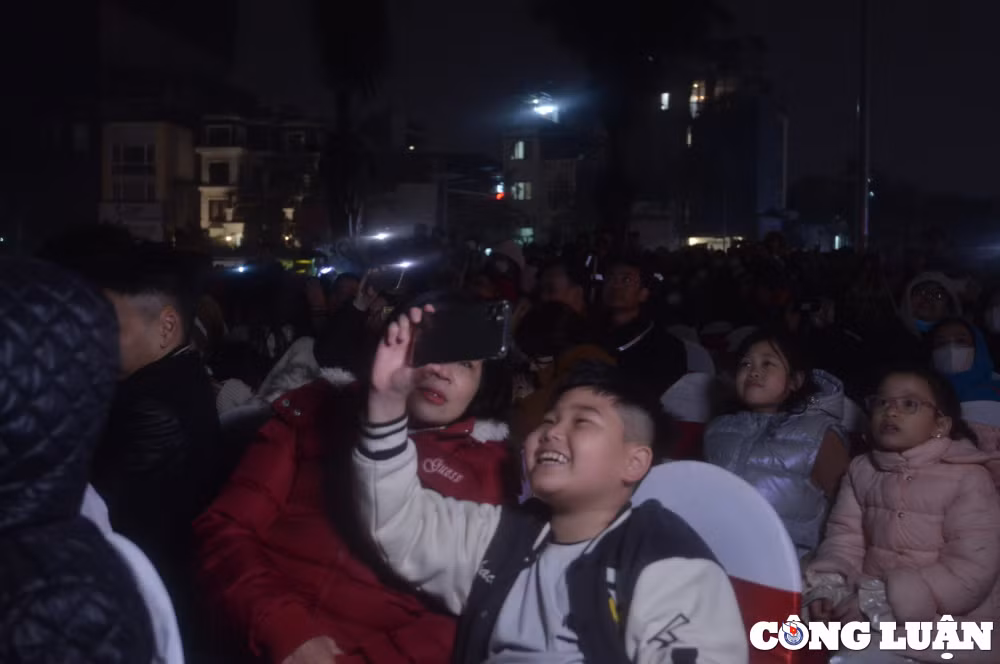 man trinh dien anh sang voi 2024 drone tren bau troi thu do ha noi hinh 11