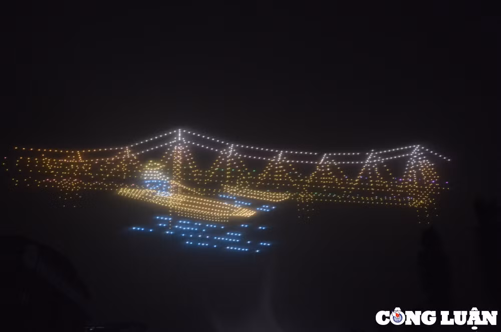 man trinh dien anh sang voi 2024 drone tren bau troi thu do ha noi hinh 9