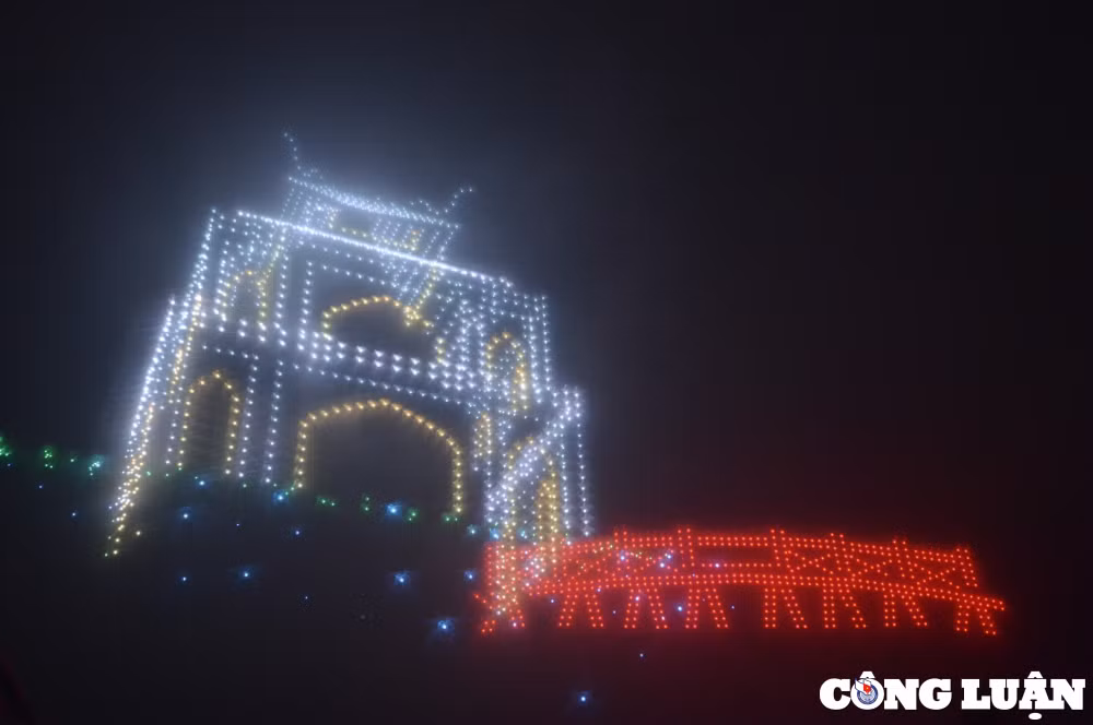 man trinh dien anh sang voi 2024 drone tren bau troi thu do ha noi hinh 7