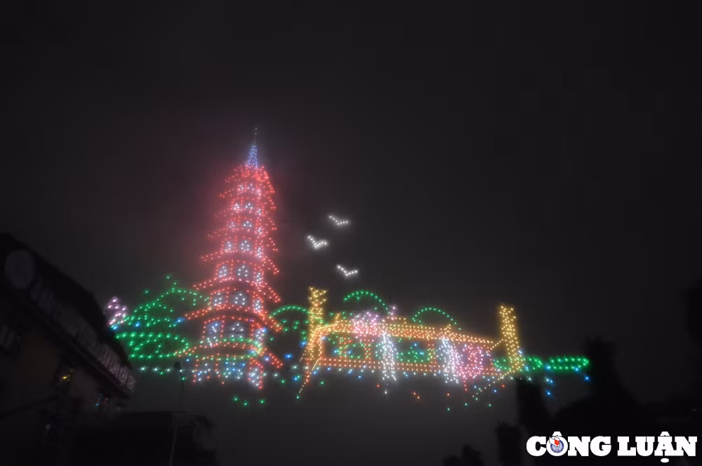 man trinh dien anh sang voi 2024 drone tren bau troi thu do ha noi hinh 6