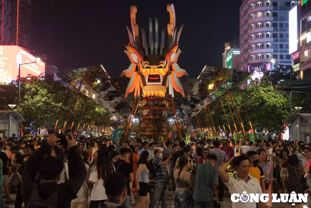 duong hoa nguyen hue tet giap thin 2024 dong nghet dem khai mac hinh 3