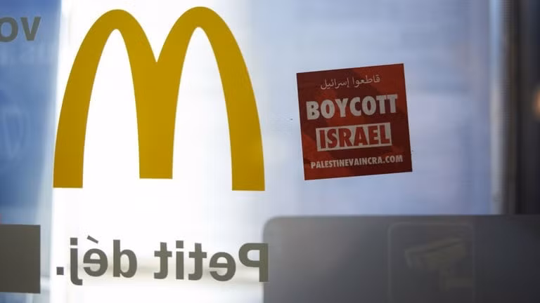 xung dot gaza gay ton hai cho hoat dong kinh doanh cua mcdonalds starbucks hinh 1