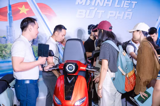 VinFast Kyo “chào sân” khách hàng Việt: Xe điện chuẩn gu dân văn phòng đô thị