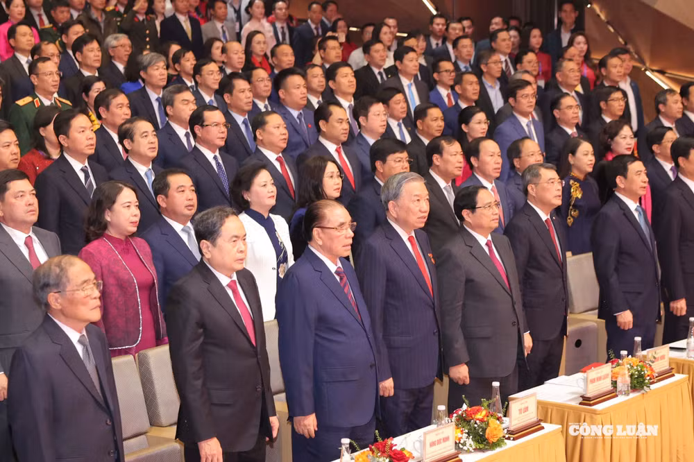 Tổng Bí thư Tô Lâm và các đồng chí lãnh đạo Đảng, Nhà nước dự Lễ trao Giải Búa liềm vàng lần thứ X – năm 2025.