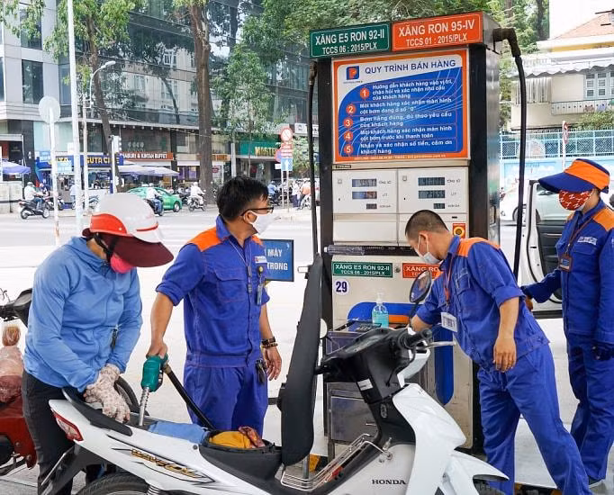 Cục Quản lý và phát triển thị trường trong nước yêu cầu không để thiếu xăng dầu trong cao điểm Tết. Ảnh: DMS.