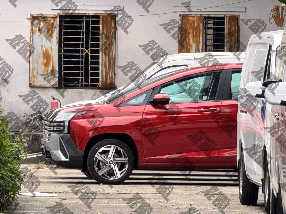 Hyundai Stargazer 2026 bị bắt gặp tại một trung tâm kiểm định khí thải ở Hà Nội - Ảnh: MXH