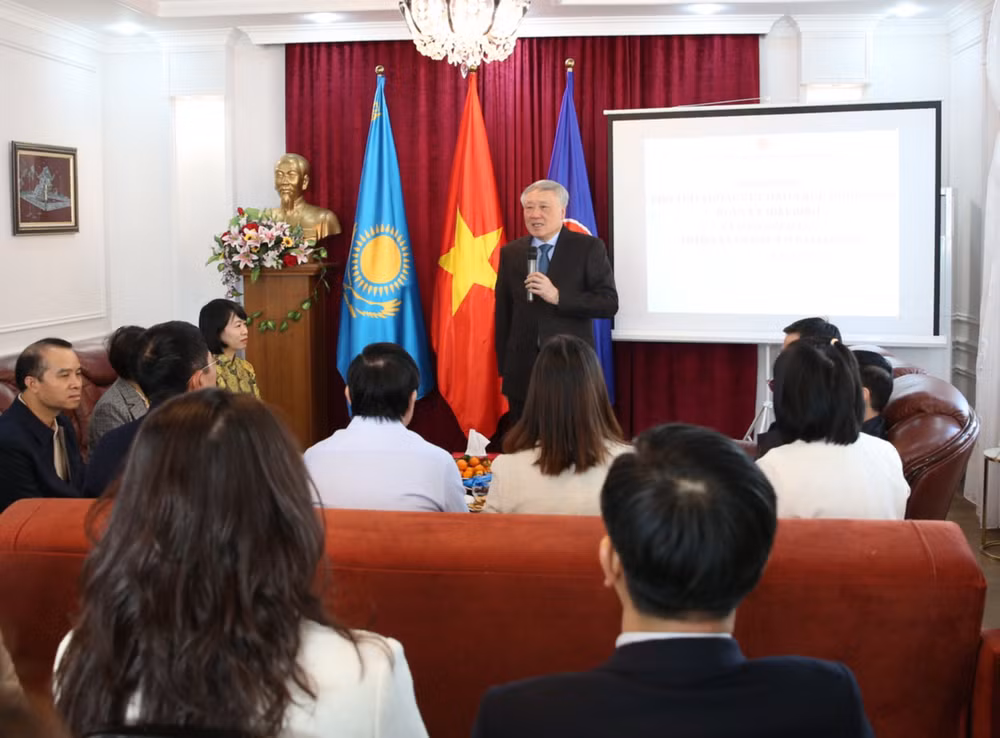 Phát huy vai trò cầu nối hữu nghị thúc đẩy quan hệ hợp tác toàn diện Việt Nam - Kazakhstan- Ảnh 2.