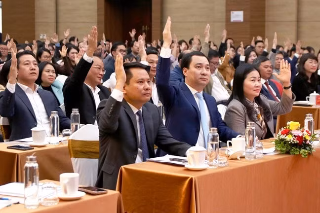 Đại biểu tiến hành biểu quyết kiện toàn thành viên Ban Thanh tra nhân dân Cơ quan nhiệm kỳ 2025-2027
