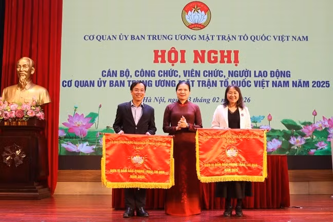 Mỗi cán bộ Mặt trận tiếp tục nỗ lực phấn đấu hoàn thành xuất sắc nhiệm vụ được giao trong năm 2026 ảnh 13