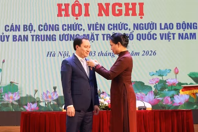 Mỗi cán bộ Mặt trận tiếp tục nỗ lực phấn đấu hoàn thành xuất sắc nhiệm vụ được giao trong năm 2026 ảnh 3