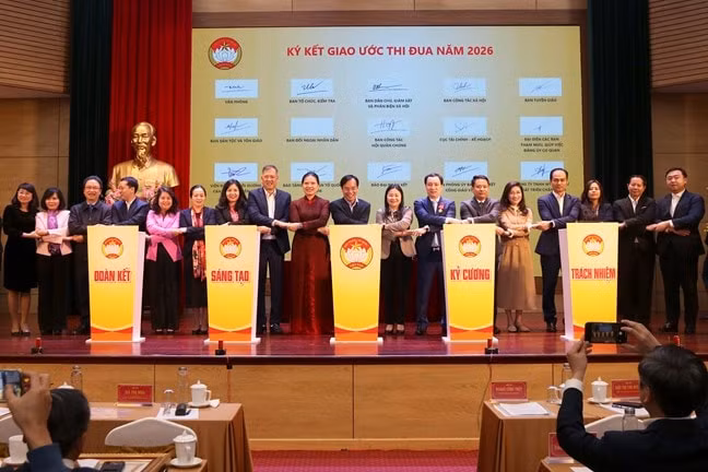 Mỗi cán bộ Mặt trận tiếp tục nỗ lực phấn đấu hoàn thành xuất sắc nhiệm vụ được giao trong năm 2026 ảnh 18