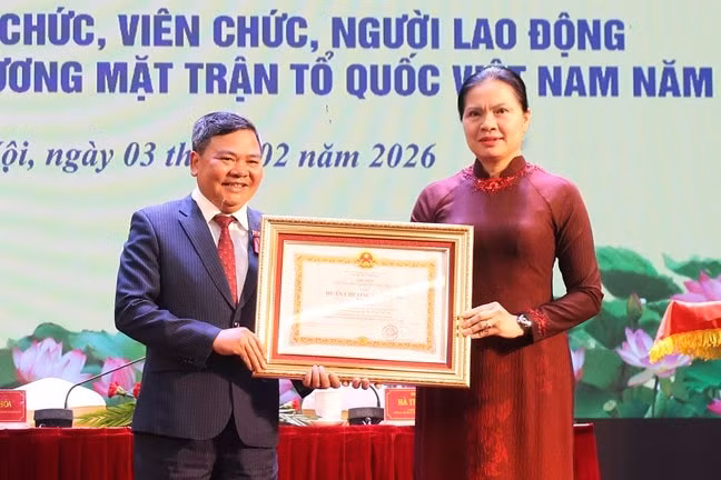 Mỗi cán bộ Mặt trận tiếp tục nỗ lực phấn đấu hoàn thành xuất sắc nhiệm vụ được giao trong năm 2026 ảnh 7