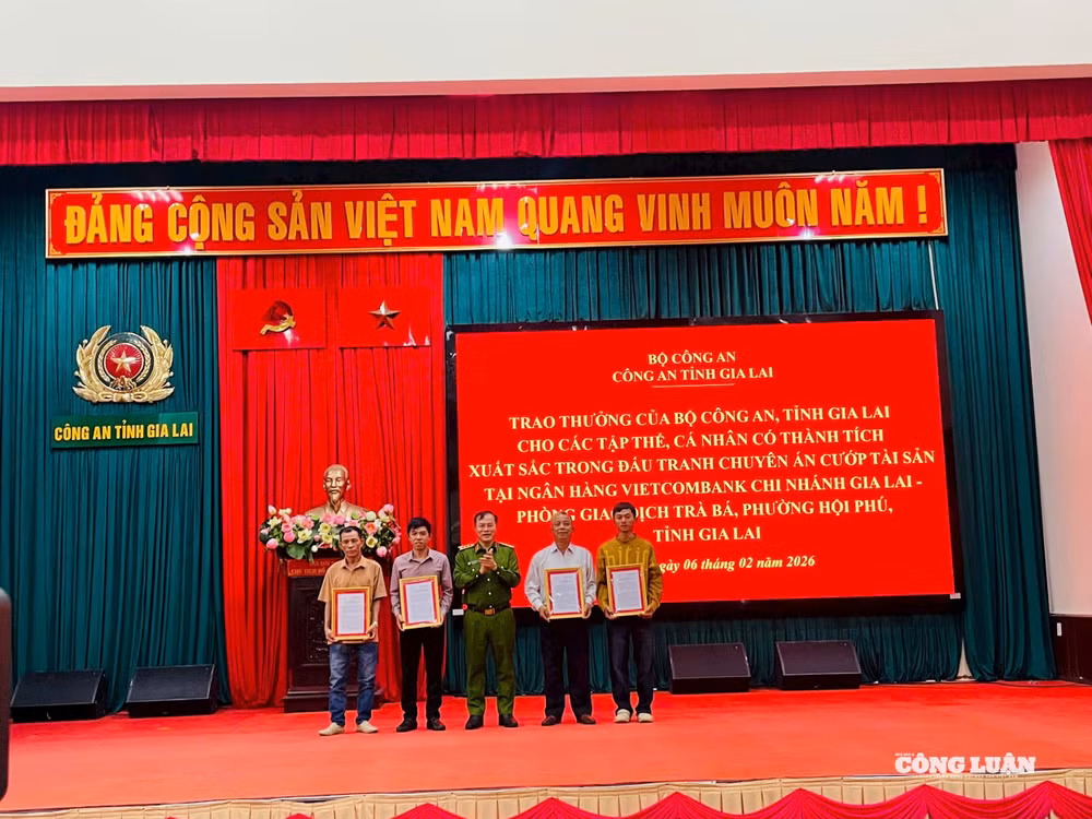 Bộ Công an trao thưởng cho các cá nhân có thành tích xuất sắc trong đấu tranh Chuyên án 0126C