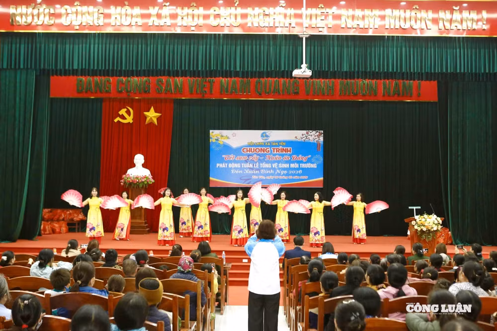 Chị Hiền - người phụ nữ thầm lặng của Hội Liên hiệp Phụ nữ xã Tân Yên. (Ảnh: Nguyễn Kế)