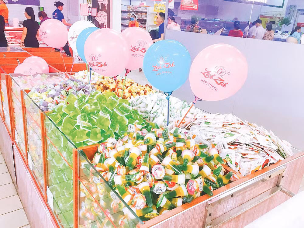 Quầy sản phẩm của Công Ty TNHH Chế Biến Thực Phẩm Đức Hạnh tại Coop Mart Hà Đông