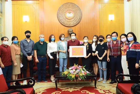 NSND Trung Anh cho biết rất tự hào cùng dàn nghệ sĩ được tham gia bộ phim, đóng góp phần nào, chung tay cùng xã hội trong cuộc phòng chống dịch bệnh Covid-19. Ảnh: sggp.org.vn