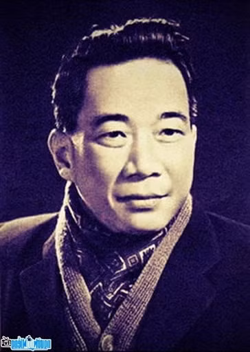 Nhà thơ Tố Hữu (1920-2020).