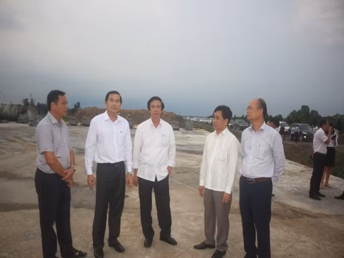 Lãnh đạo Tỉnh Tiền Giang khảo sát dự án Cao tốc Trung Lương - Mỹ Thuận. Ảnh: Đ.H