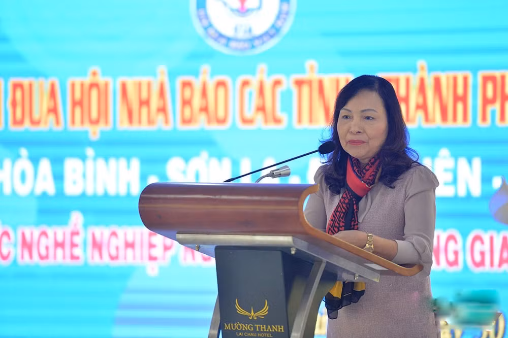 Phó trưởng ban kiểm tra - Hội Nhà báo Việt Nam Hà Kim Chi phát biểu tại hội nghị. Ảnh: Khánh Huy