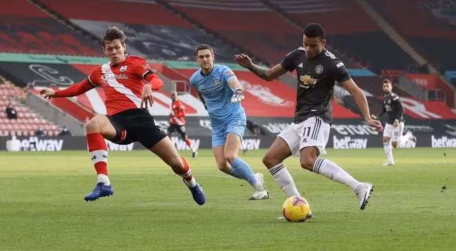 CLB MU gặp nhiều khó khăn trước Southampton để giành chiến thắng với tỷ số 3-2. Ảnh: internet.