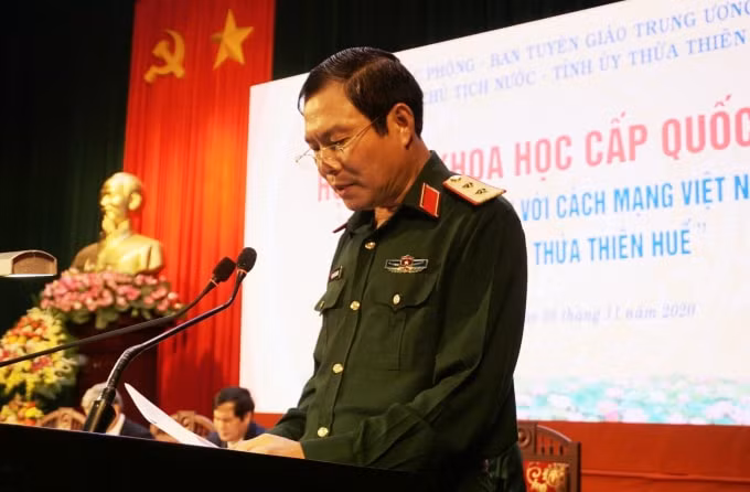 Thứ trưởng Bộ Quốc phòng, Trung tướng Nguyễn Tân Cương phát biểu khai mạc Hội thảo.