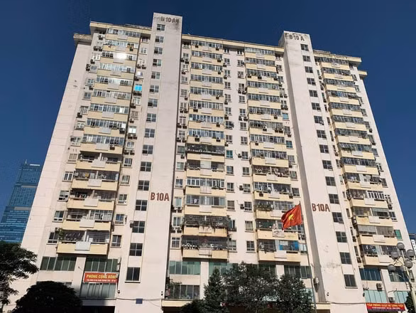Tòa nhà chung cư B10A, nơi xảy ra sự việc. Ảnh: Zingnews.vn