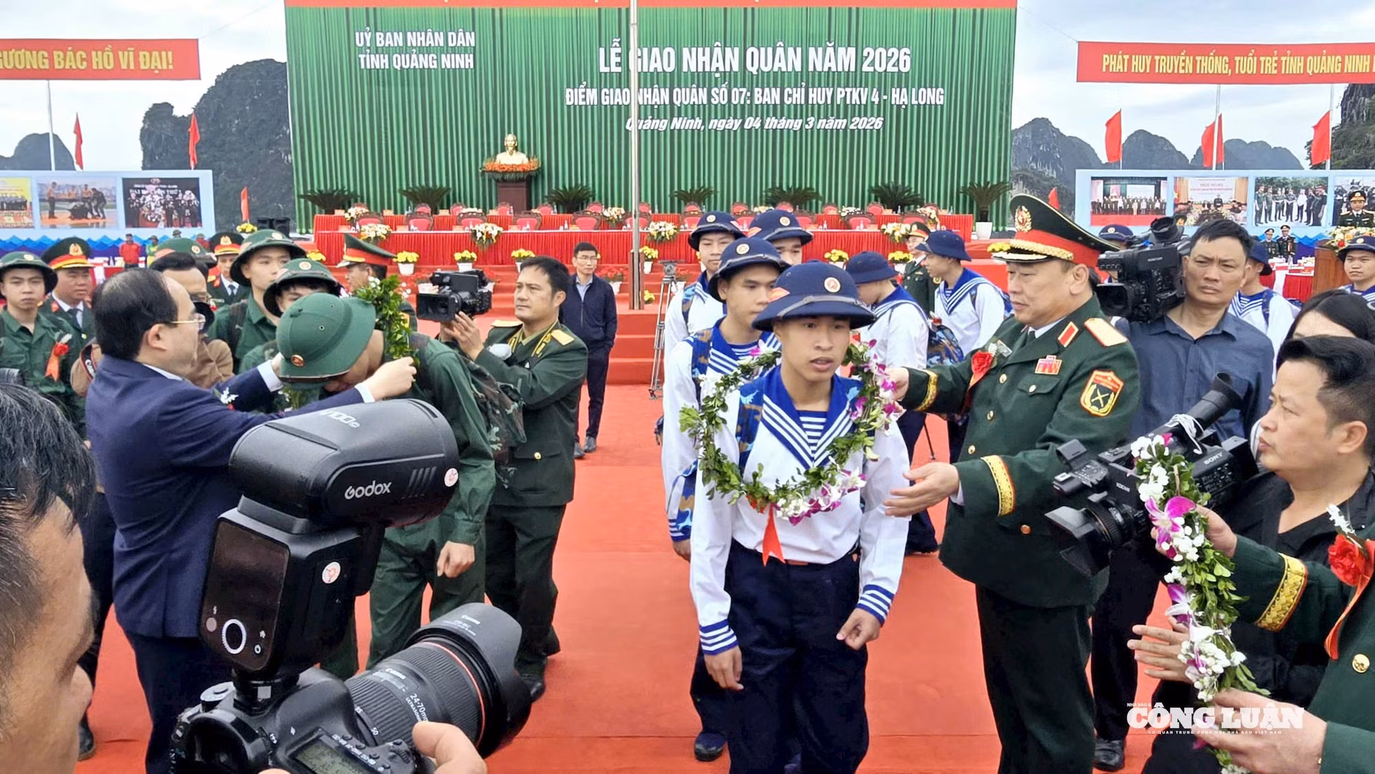 12-rang-ro-dat-mo-ngay-hoi-.jpg