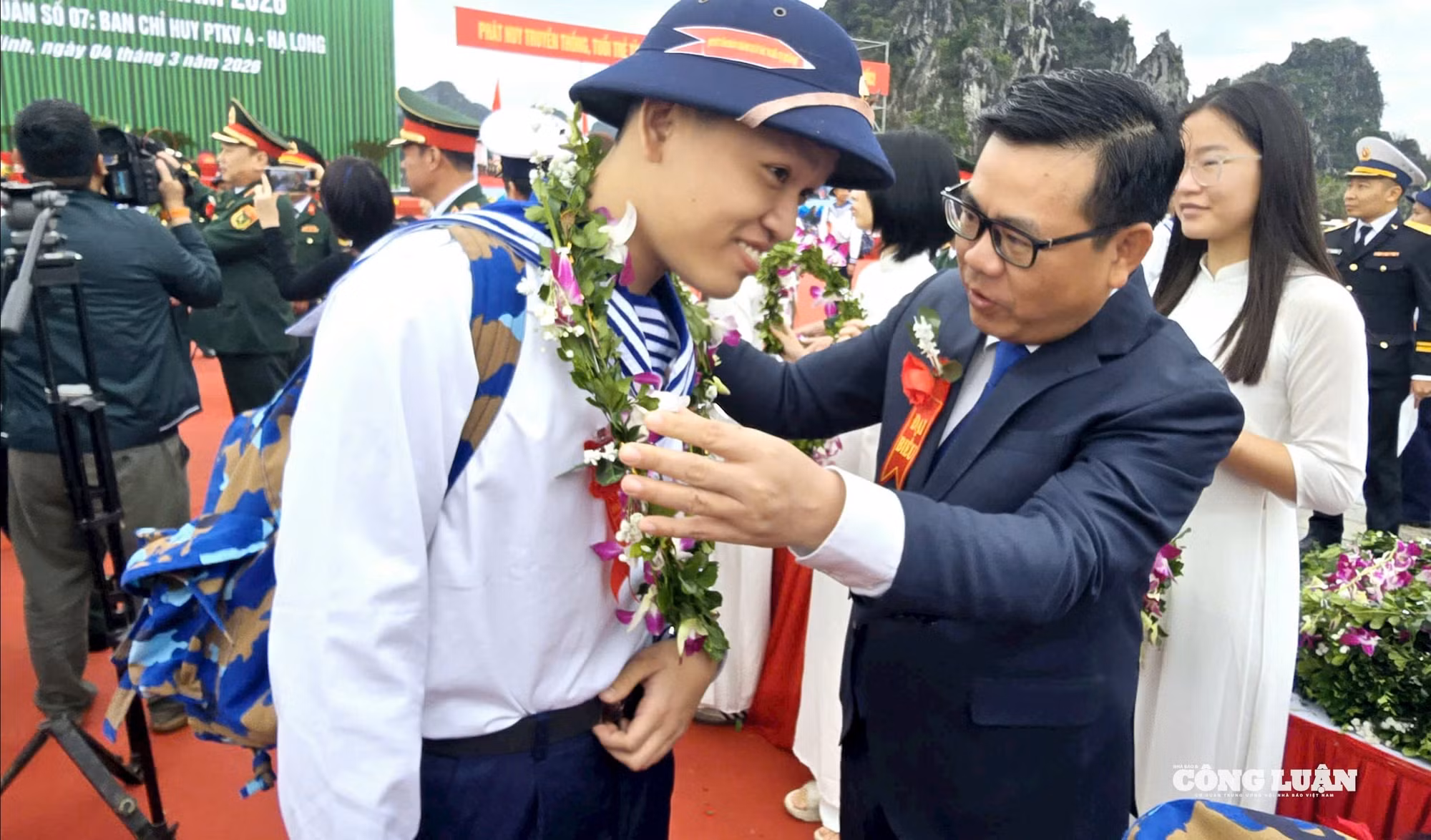 13-rang-ro-dat-mo-ngay-hoi-.jpg