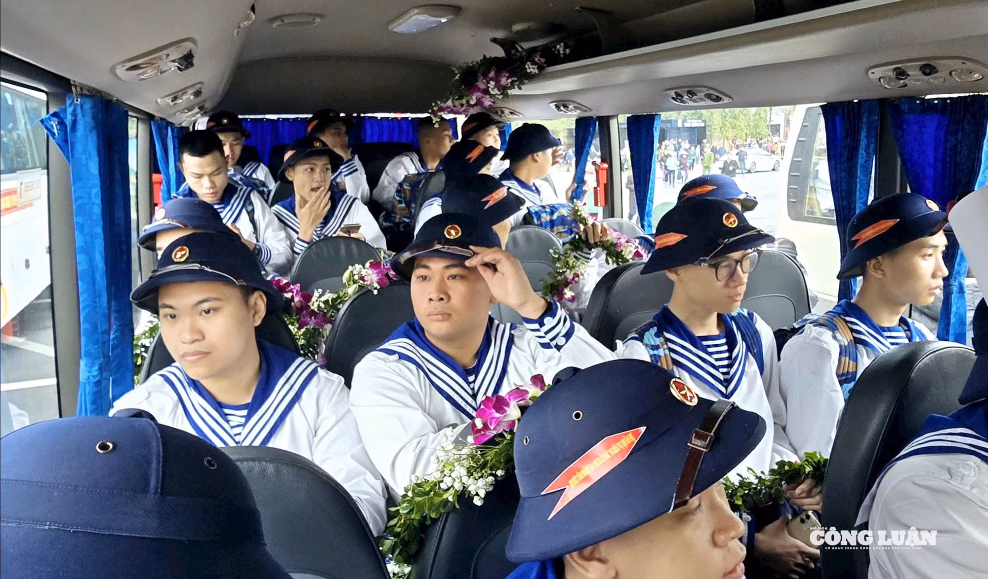 17-rang-ro-dat-mo-ngay-hoi-.jpg