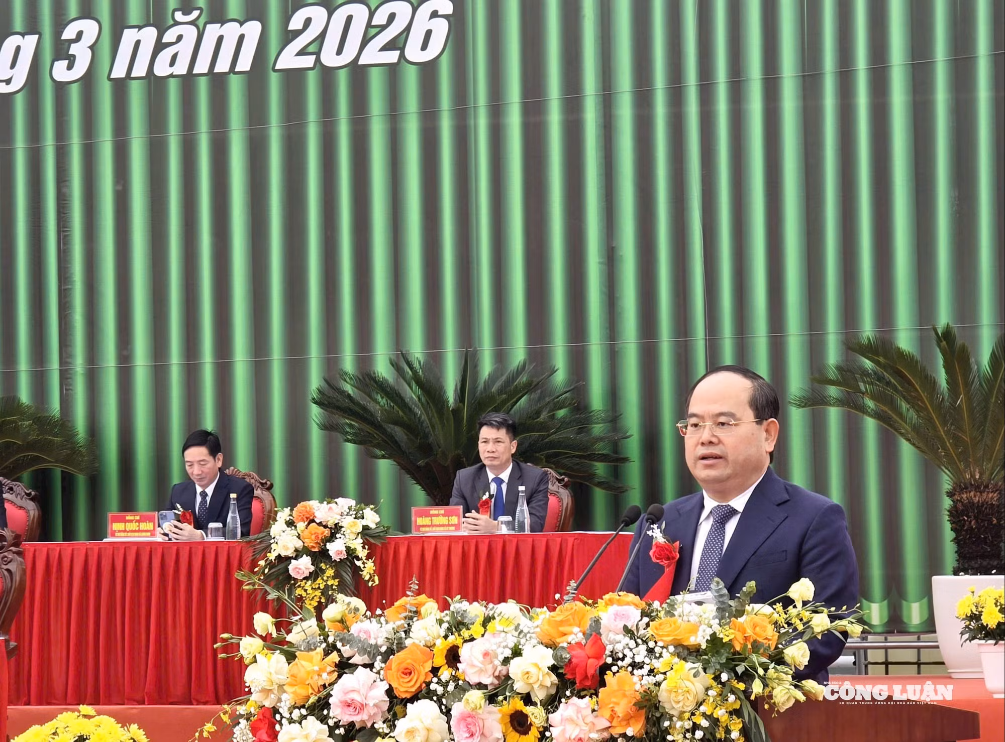 2-rang-ro-dat-mo-ngay-hoi-.jpg