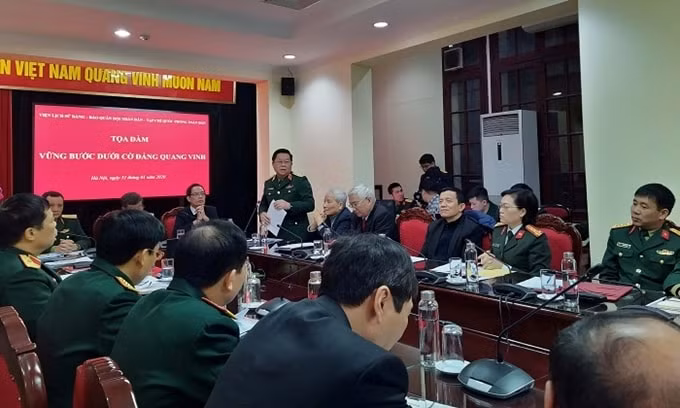 Thượng tướng Nguyễn Trọng Nghĩa, Ủy viên Trung ương Đảng, Phó chủ nhiệm Tổng cục Chính trị Quân đội nhân dân phát biểu chỉ đạo tại Tọa đàm.