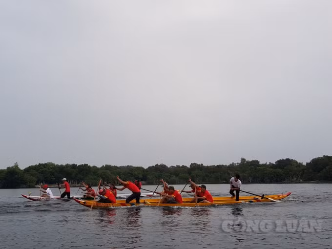 Trên đường đua, các vận đông viên luôn muốn bứt phá để đưa thuyền mình lên dẫn đầu.