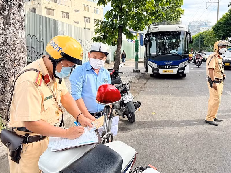 tp hcm phat 11 ty dong ve vi pham giao thong dip tet duong lich 2024 hinh 1