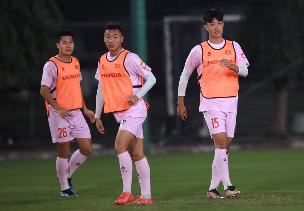 hlv troussier goi bo sung cau thu tre the cho ngoc hai va tien linh hinh 2